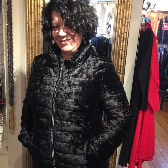 Frank Lyman Jackets & Blazers - Frank Lyman Short Velvet Jacket